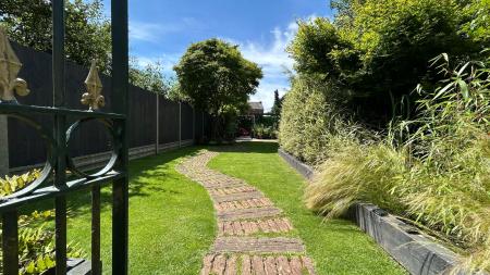 3 bedroom Semi-detached house for sale in Nottingham Road, Melton Mowbray