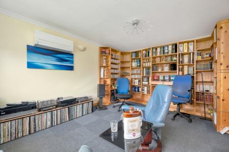 6 bedroom Detached house for sale in Windsor Road, Waltham On The Wolds