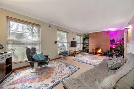 6 bedroom Detached house for sale in Windsor Road, Waltham On The Wolds