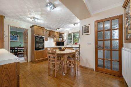 6 bedroom Detached house for sale in Windsor Road, Waltham On The Wolds