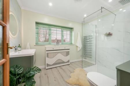 6 bedroom Detached house for sale in Windsor Road, Waltham On The Wolds