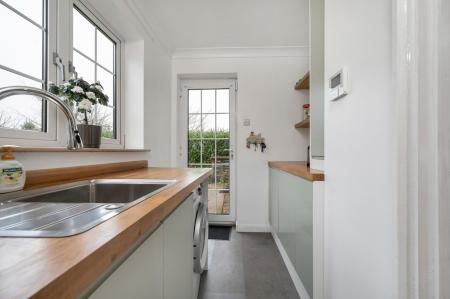 6 bedroom Detached house for sale in Windsor Road, Waltham On The Wolds