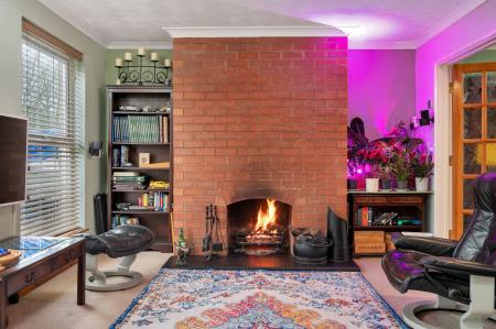 6 bedroom Detached house for sale in Windsor Road, Waltham On The Wolds