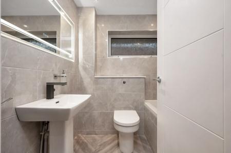 4 bedroom Detached house for sale in Waltham Rise, Melton Mowbray