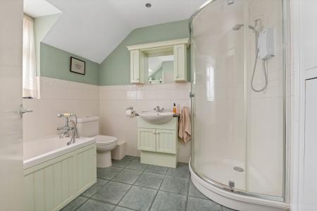 5 bedroom Detached house for sale in Spacious Village Home on The Close, Burton Lazars, LE14 2UX