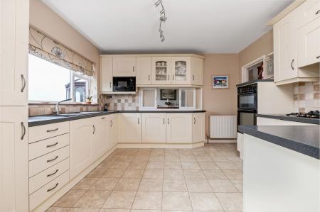 5 bedroom Detached house for sale in Spacious Village Home on The Close, Burton Lazars, LE14 2UX