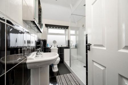 3 bedroom Semi-detached house for sale in Extended Home on Lake Terrace, Melton Mowbray, LE13 0BZ