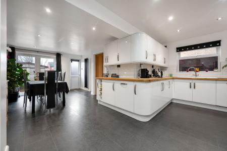 3 bedroom Semi-detached house for sale in Extended Home on Lake Terrace, Melton Mowbray, LE13 0BZ