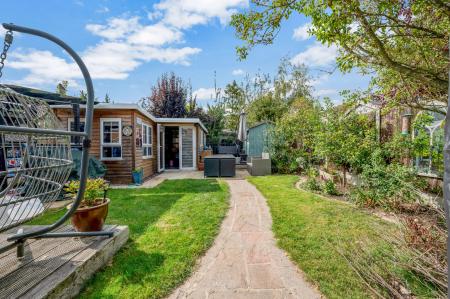 4 bedroom Detached house for sale in Wymondham Way, Melton Mowbray, LE13