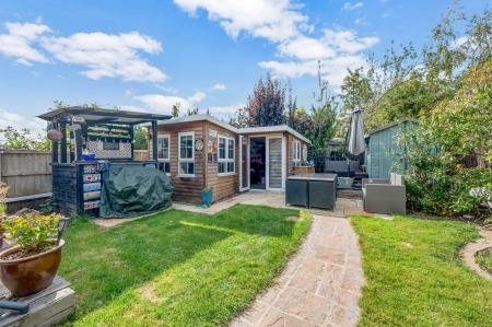 4 bedroom Detached house for sale in Wymondham Way, Melton Mowbray, LE13