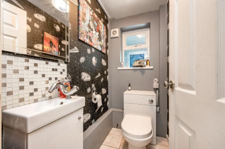 4 bedroom Detached house for sale in Wymondham Way, Melton Mowbray, LE13