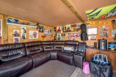 4 bedroom Detached house for sale in Wymondham Way, Melton Mowbray, LE13