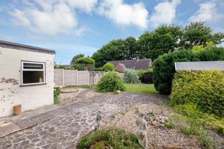 2 bedroom Semi-detached house for sale in Vicarage Lane, Eaton, NG32