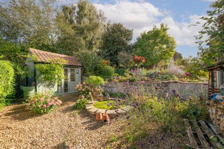 2 bedroom Character Property for sale in Main Street, Holwell, LE14