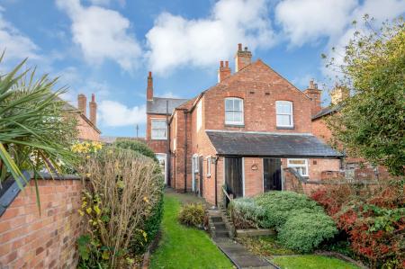 4 bedroom Semi-detached house for sale in Craven Street, Melton Mowbray, LE13