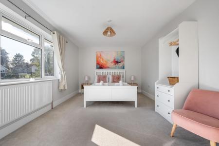 4 bedroom Detached house to let in Beechwood Avenue, Melton Mowbray, LE13