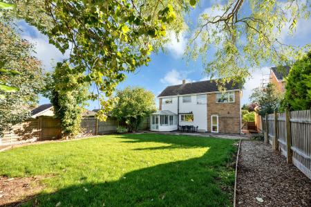 4 bedroom Detached house to let in Beechwood Avenue, Melton Mowbray, LE13