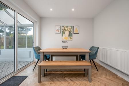 4 bedroom Detached house to let in Beechwood Avenue, Melton Mowbray, LE13