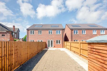 2 bedroom Semi-detached house to let in Charles Dyer Close, Melton Mowbray, LE13