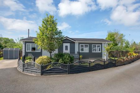 2 bedroom Park home for sale in Lake Terrace, Melton Mowbray, LE13