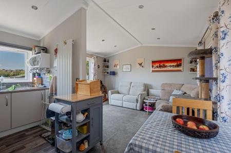 2 bedroom Park home for sale in Lake Terrace, Melton Mowbray, LE13
