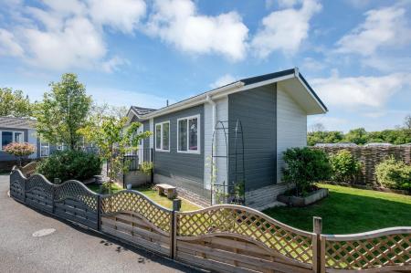 2 bedroom Park home for sale in Lake Terrace, Melton Mowbray, LE13