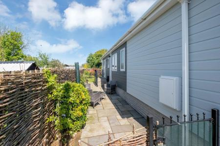 2 bedroom Park home for sale in Lake Terrace, Melton Mowbray, LE13