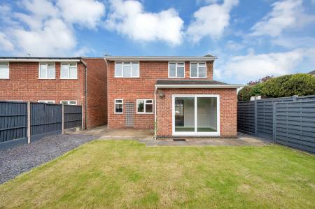 4 bedroom Detached house to let in Orchard Way, Syston, LE7