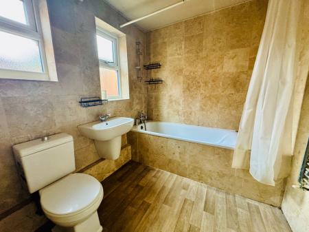 3 bedroom Semi-detached house for sale in Stafford Avenue, Melton Mowbray
