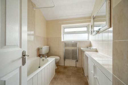 3 bedroom Semi-detached house to let in Brentingby Close, Melton Mowbray, LE13
