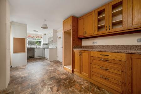 3 bedroom Semi-detached house to let in Brentingby Close, Melton Mowbray, LE13