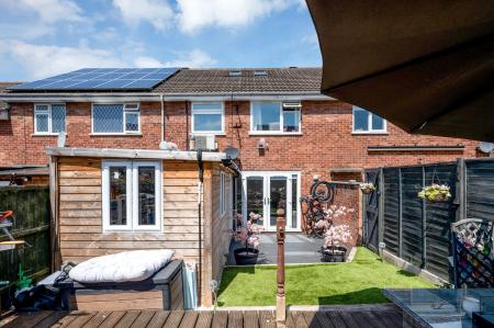 4 bedroom Terraced House to let in Wren Close, Melton Mowbray, LE13