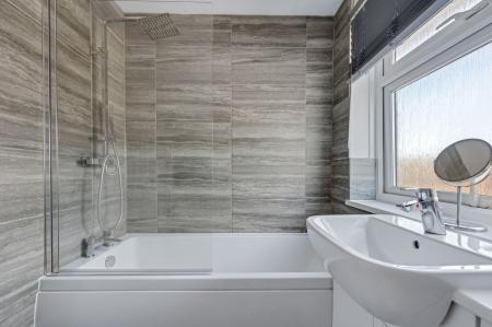 4 bedroom Terraced House to let in Wren Close, Melton Mowbray, LE13