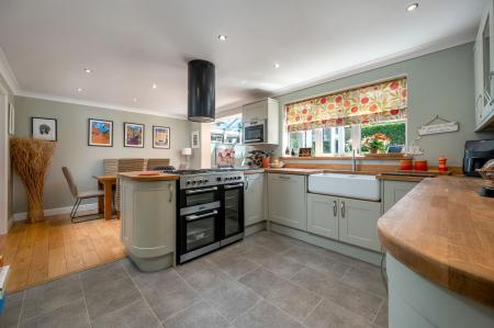 4 bedroom Detached house for sale in Shelley Avenue, Melton Mowbray, LE13