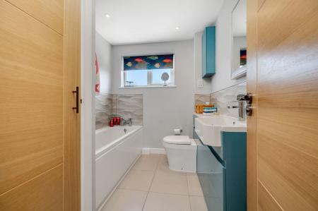 4 bedroom Detached house for sale in Shelley Avenue, Melton Mowbray, LE13