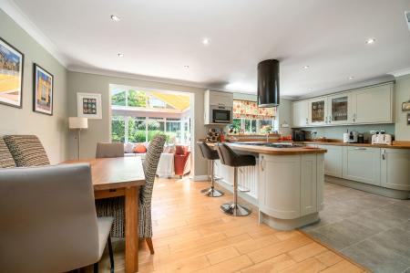 4 bedroom Detached house for sale in Shelley Avenue, Melton Mowbray, LE13