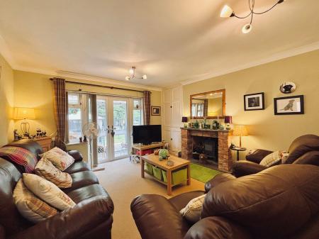 2 bedroom Detached bungalow for sale in Kings Road, Melton Mowbray, LE13