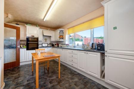 3 bedroom Semi-detached house for sale in Petersfield Road, Melton Mowbray, LE13