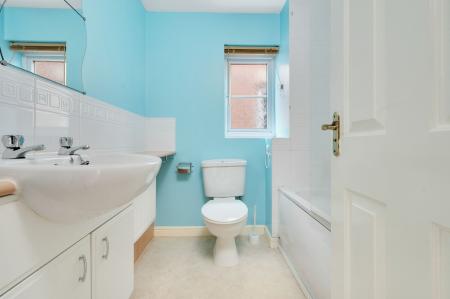 2 bedroom Semi-detached house to let in Buttermere Close, Melton Mowbray, LE13