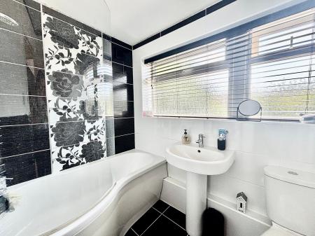 3 bedroom Semi-detached house for sale in Valley Road, Melton Mowbray, LE13