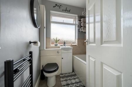 3 bedroom Semi-detached house for sale in Elms Road, Melton Mowbray, LE13