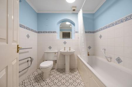 2 bedroom Flat to let in Dalby Road, New Dorian Lodge, LE13