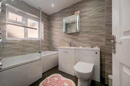 4 bedroom Detached house for sale in Horseguards Way, Melton Mowbray, LE13