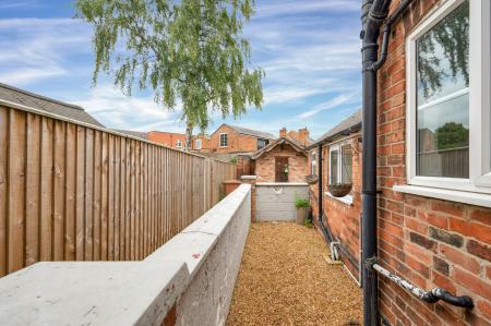 2 bedroom Terraced House to let in Thorpe Road, Melton Mowbray, LE13