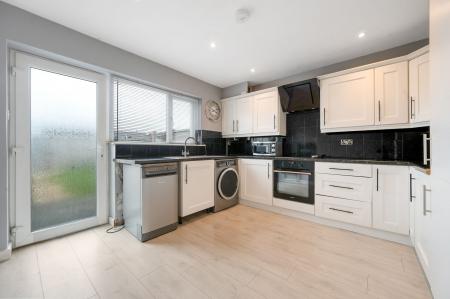 2 bedroom Terraced House to let in Long Furrow, East Goscote, LE7