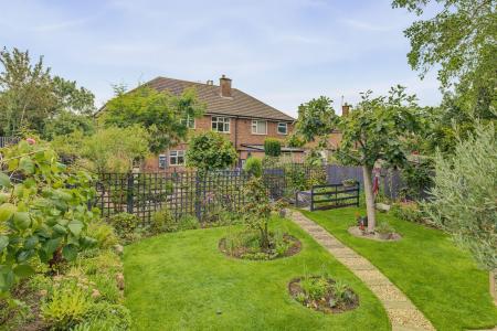 5 bedroom Semi-detached house for sale in Hartland Drive, Melton Mowbray, LE13