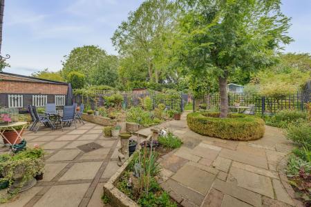 5 bedroom Semi-detached house for sale in Hartland Drive, Melton Mowbray, LE13