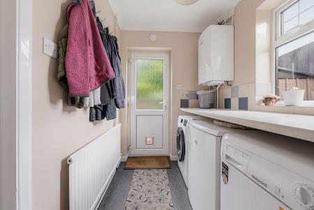 5 bedroom Semi-detached house for sale in Hartland Drive, Melton Mowbray, LE13