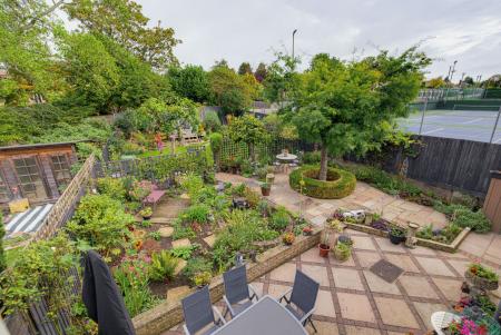 5 bedroom Semi-detached house for sale in Hartland Drive, Melton Mowbray, LE13