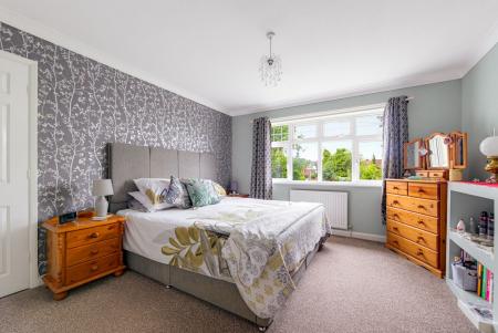 5 bedroom Semi-detached house for sale in Hartland Drive, Melton Mowbray, LE13